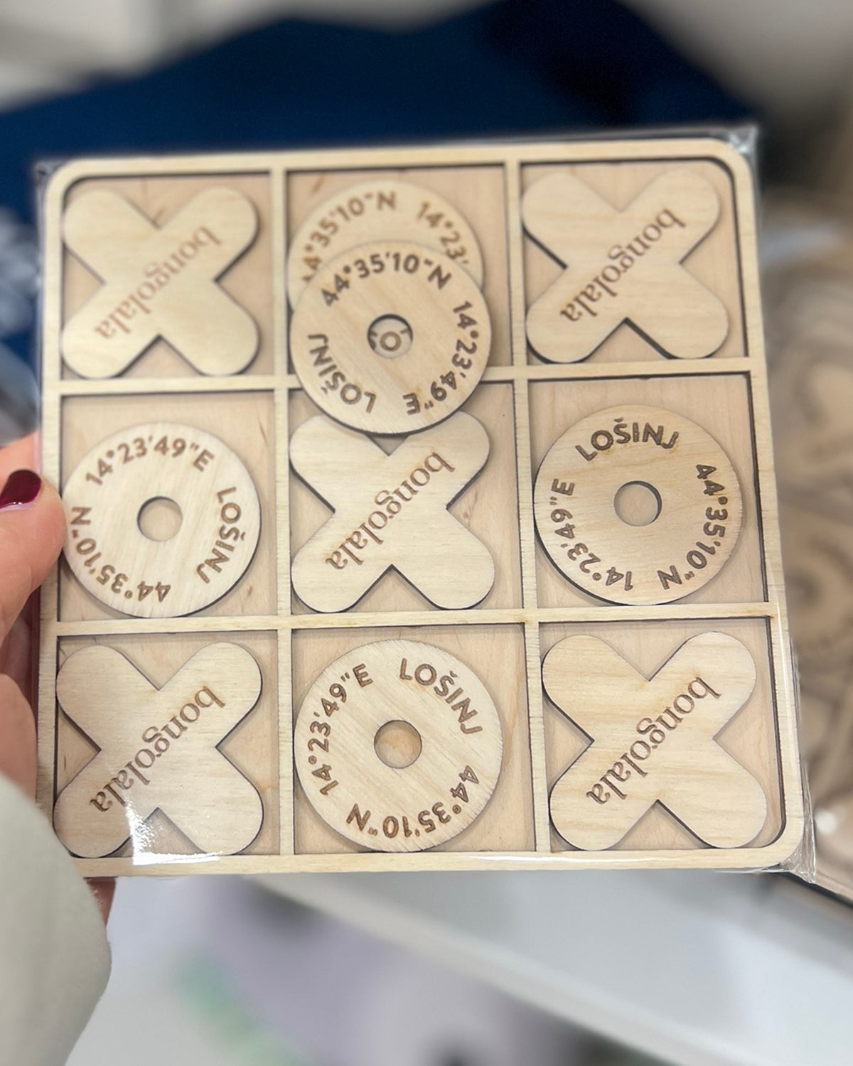 Wooden tic tac toe game with engraved Lošinj Island coordinates and Bongolala details.